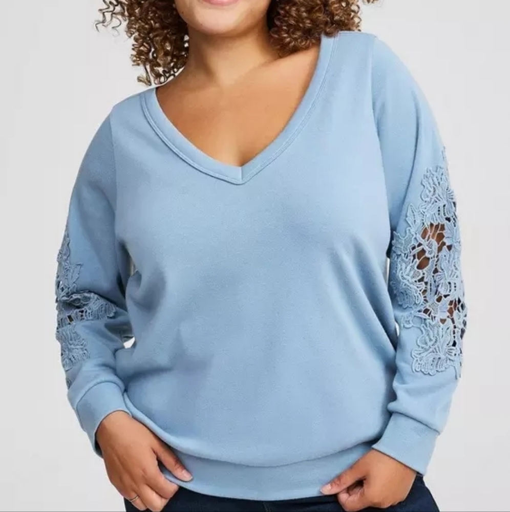 Torrid Cozy Fleece V-Neck Crochet Sweatshirt Women's Size 3‎